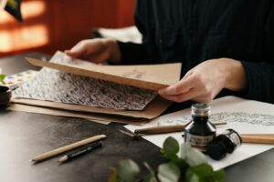 Peinture chinoise traditionnelle pour débutant avec pinceau, encre et papier